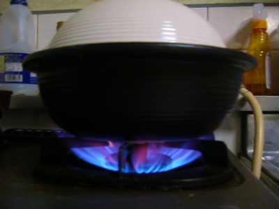 土鍋に火をかける（強火で約６分）